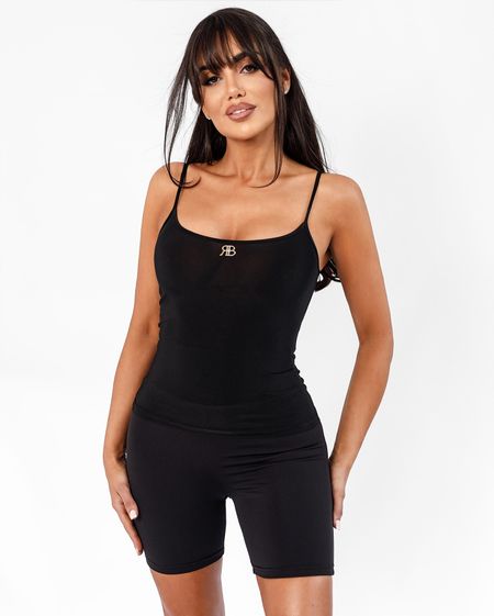 Top FLEXY Ricco&Bella czarny dopasowany na ramiączkach