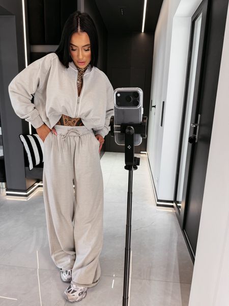 Komplet dresowy damski ,,VEIA” Ola Voga szary