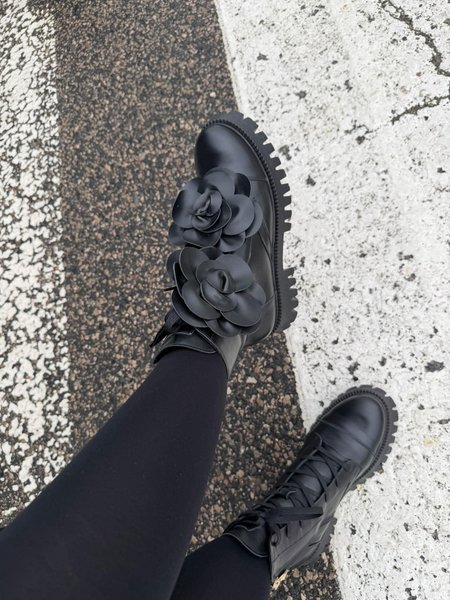 PREORDER Botki buty z odpinanymi kwiatkami La Milla czarne