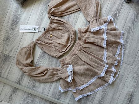 Komplet muślinowy beżowy hiszpanka i spódnico spodenki BG COUTURE