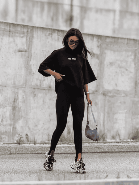 T-shirt oversize BY MIA czarny