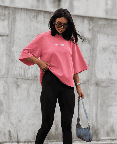 T-shirt oversize BY MIA szminka