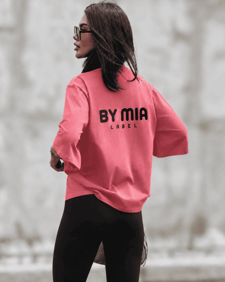 T-shirt oversize BY MIA szminka