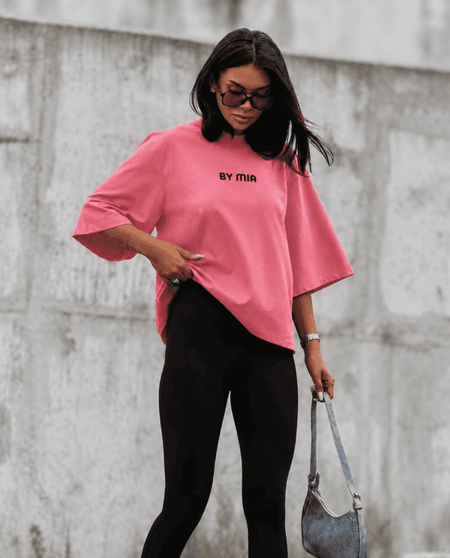 T-shirt oversize BY MIA szminka