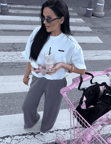 T-shirt BASIC oversize z naszywką La Milla biały z czarną naszywką