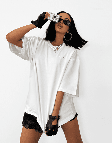 T-shirt BASIC oversize z naszywką La Milla biały